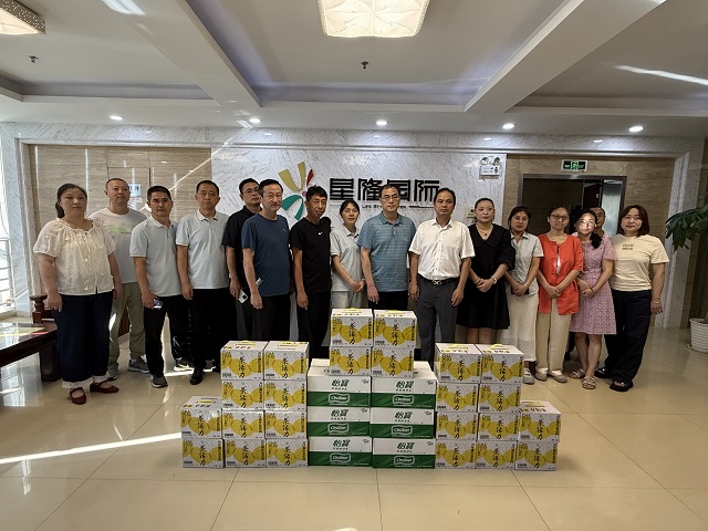 心系一線送清涼  鼓足干勁促發(fā)展 ——集團(tuán)公司赴宣城、蕪湖項(xiàng)目開(kāi)展“送清涼”慰問(wèn)工作